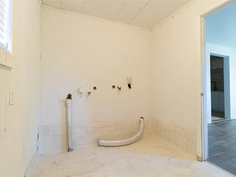 4425 Harding Dr — Photo 10