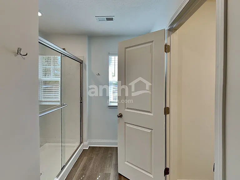 1077 Broyles Xing — Photo 10