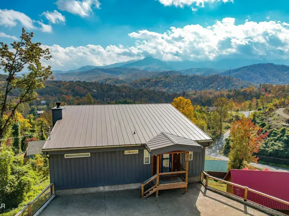 732 Beanstalk Rd, Gatlinburg, TN 37738