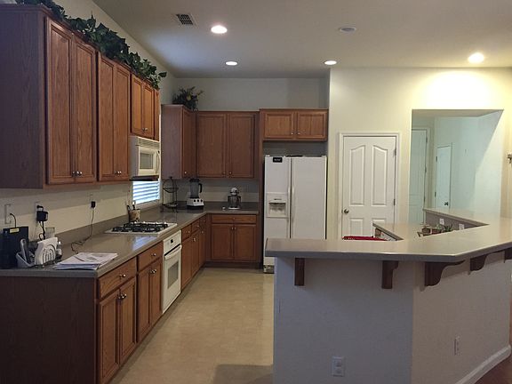 3rd image of 701 Bramblewood Ave