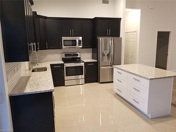 3rd image of 611 Columbus Ave