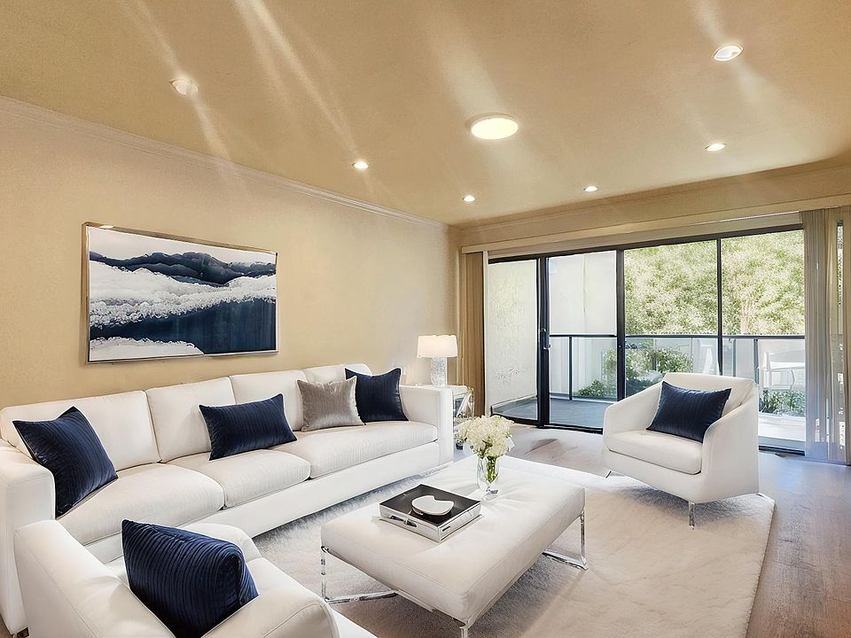 Large living room where you can have office corner in the living room by the fire place.