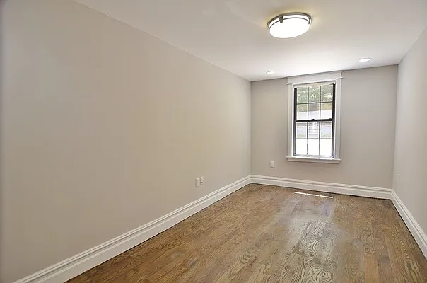 Rented by Park Property Advisors | media 13