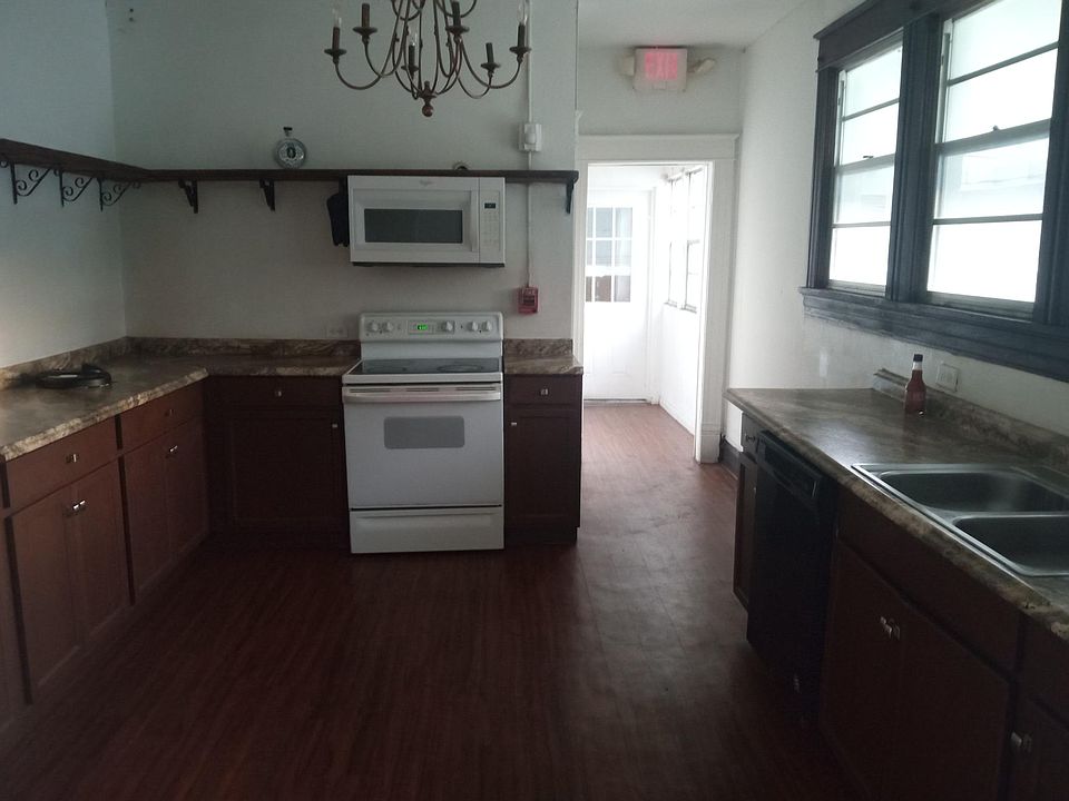 1st image of 605 SW Drane St #2