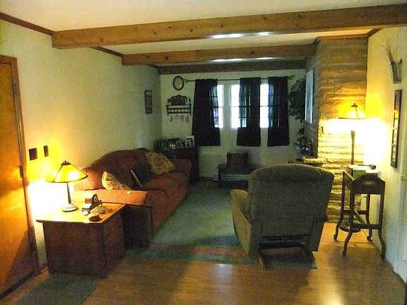 5th image of 636 Valley Dr