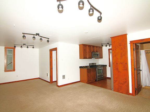 Familyroom, dining room, kitchen 1st floor bathroom
