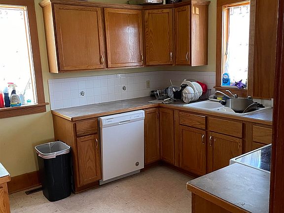 5th image of 306 E 10th St