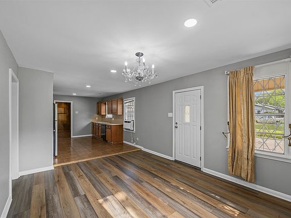 4th image of 9217 Camay Dr
