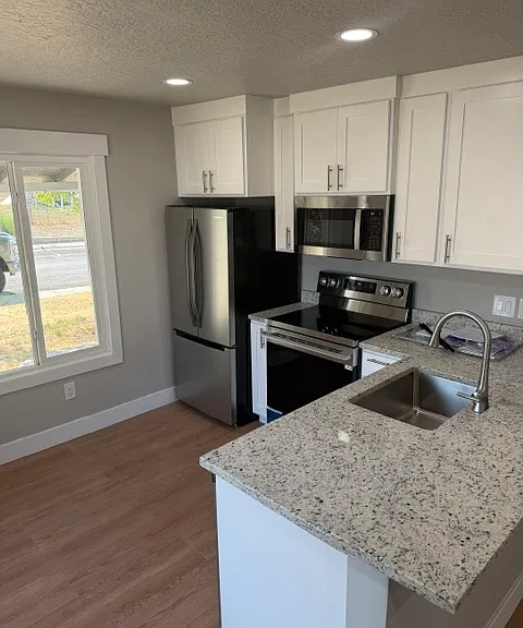 346 Carson Ave — Photo 26