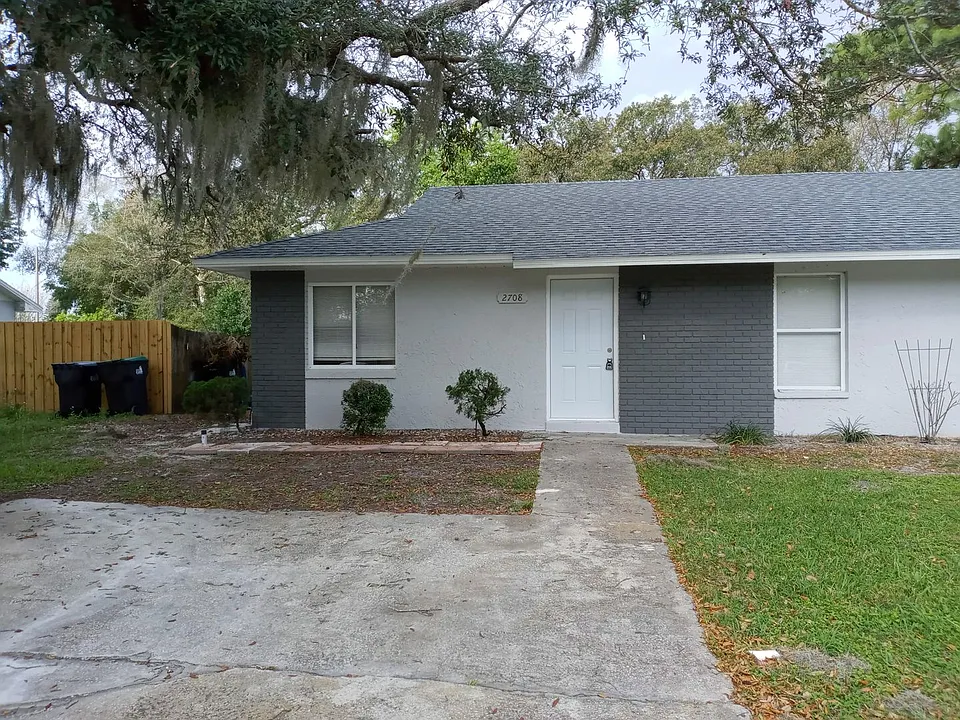 2708 Adela Ave