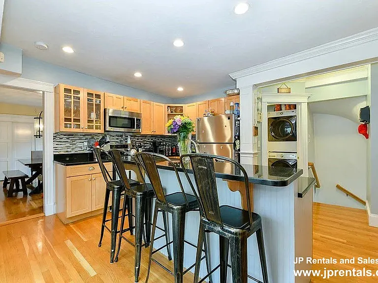 202 W 7th St #2 — Photo 2