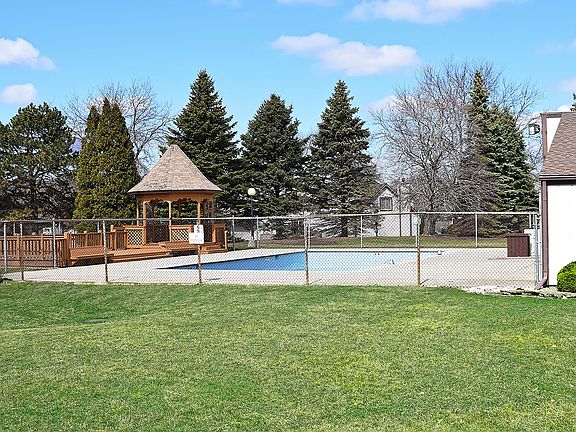 Woodgate of Sycamore Condo One Home Owners Association offers in-ground swimming pool, clubhouse, de