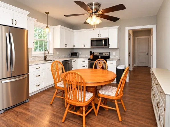 46 Litchfield Ave, Dracut, MA 01826