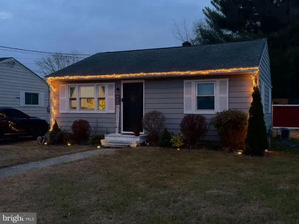 42 Grandview Ct, Penns Grove, NJ 08069