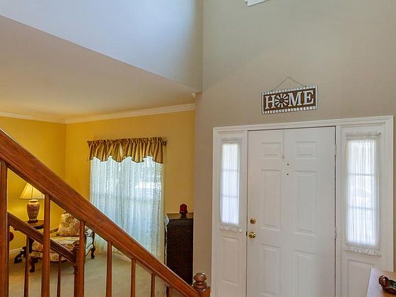 2nd image of 940 Aster Ct
