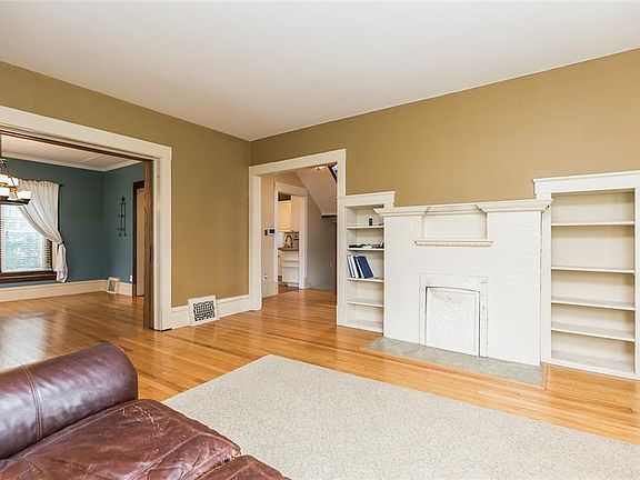 4th image of 610 E Oak St