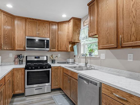 3rd image of 1213 Berkeley St
