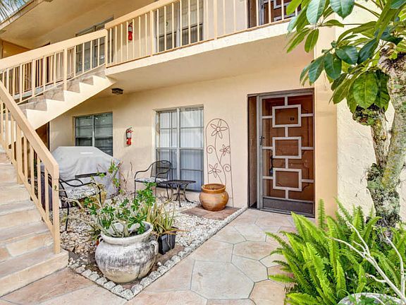 2nd image of 5943 Areca Palm Ct APT D
