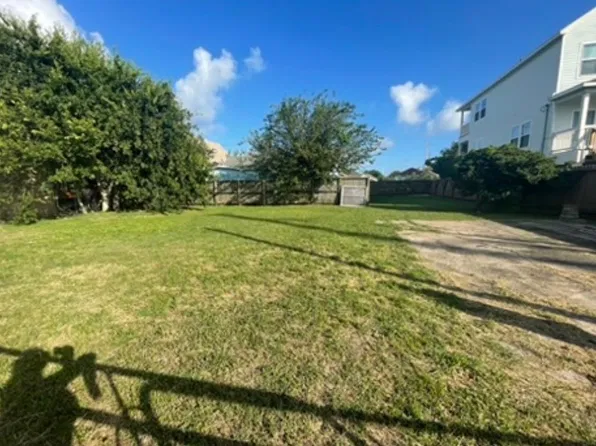 5214 Avenue L, Galveston, TX 77551