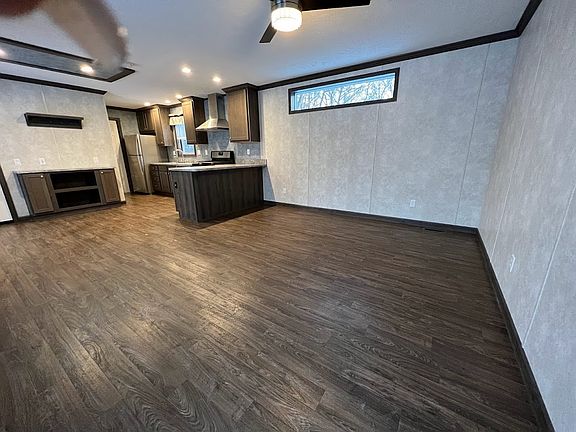 4th image of 838 S Macintosh Ln #28