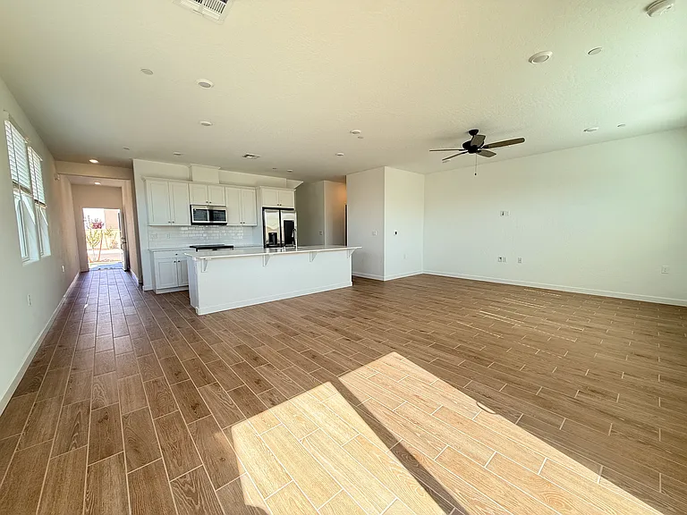 2287 N Preuss Ave — Photo 4