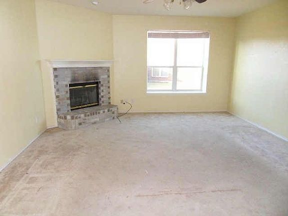 3rd image of 1835 Windsor Dr