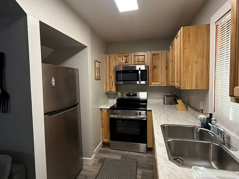 2803 Wilson St — Photo 4