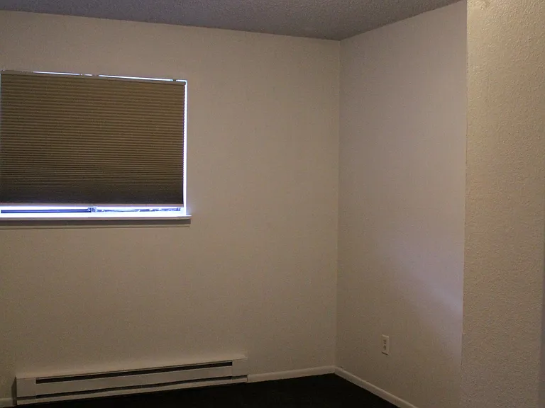 1322 E 7th St #2 — Photo 3