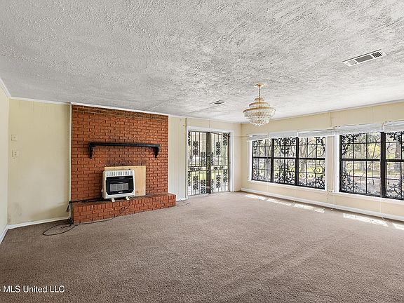 4th image of 1409 Ross Cir