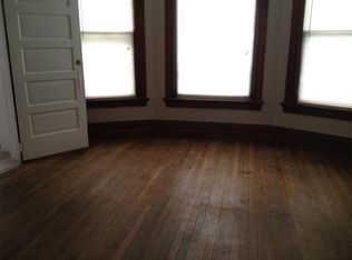 850 W 4th St APT 1, Waterloo, IA 50702