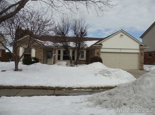 3275 Alderdale Dr, Sterling Heights, MI 48310