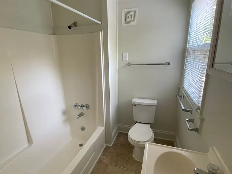 1222 Broad St #D — Photo 10