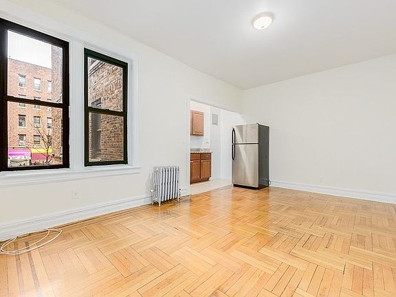 5th image of 4705 45th St APT B3