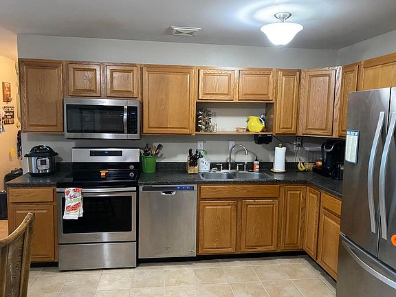 4th image of 242 Empire Dr