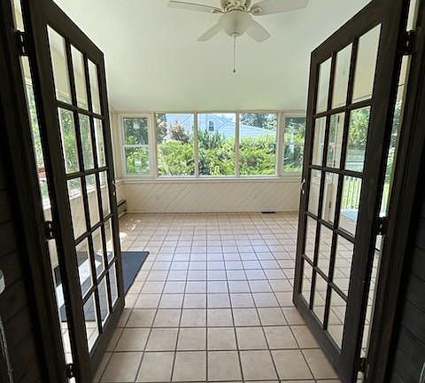 3rd image of 537 Southview Ave