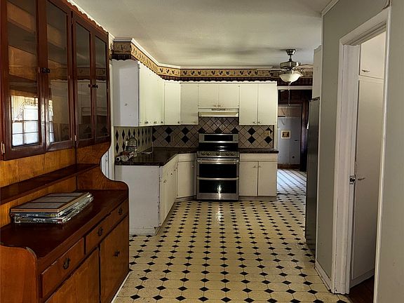 5th image of 305 Park St
