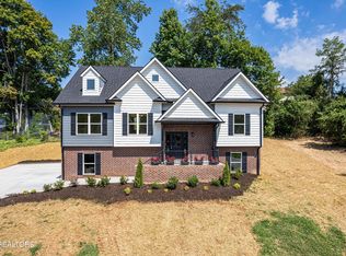 117 Crossroads Blvd, Oak Ridge, TN 37830