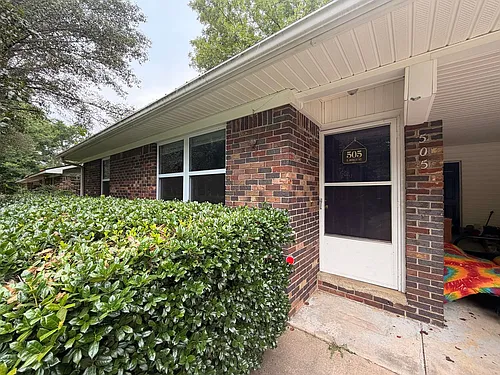 505 E Holly St Photo 1