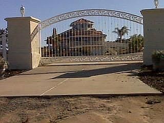 Electric gate entry with intercom