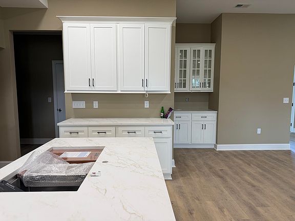 4th image of 100 Dawn Ct