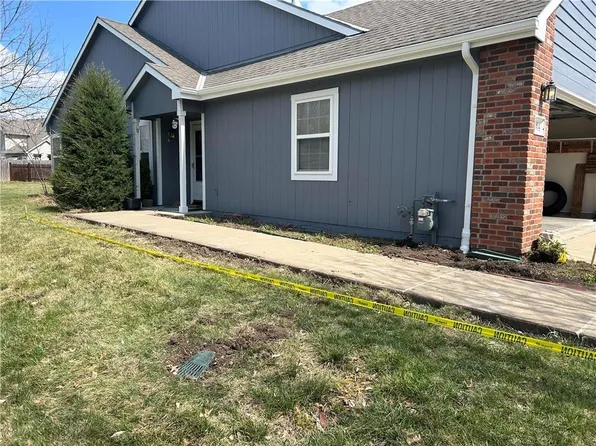 2004 E 24th Ter, Lawrence, KS 66046