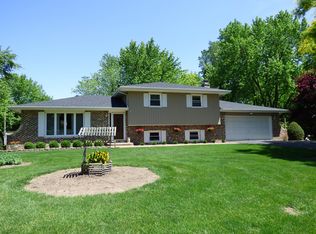 6N789 Longacre Dr, St Charles, IL