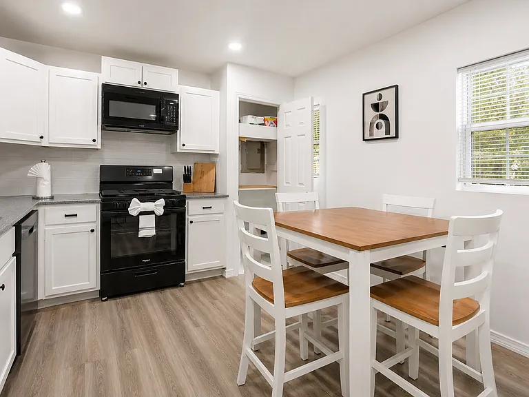 420 SE 22nd St — Photo 8