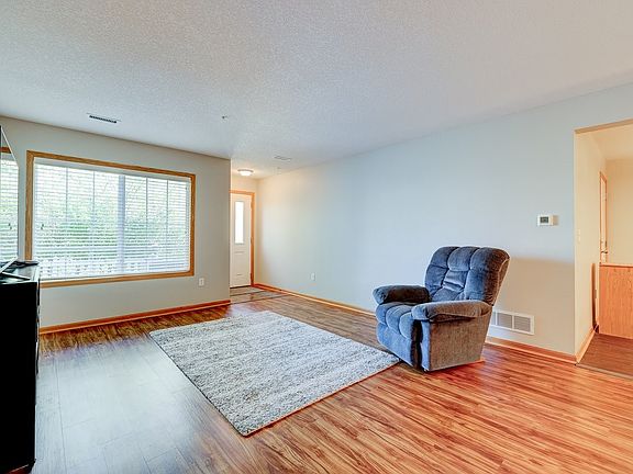 4th image of 624 Villa Ct