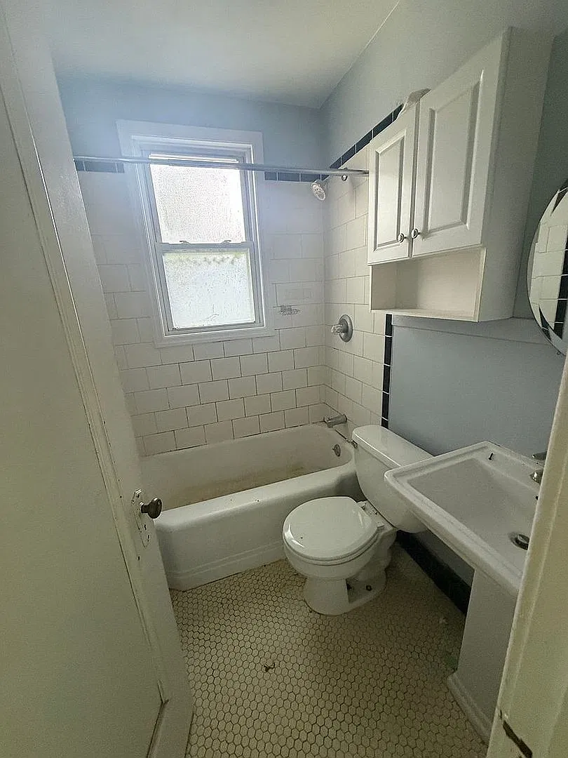 201 Linwood — Photo 1
