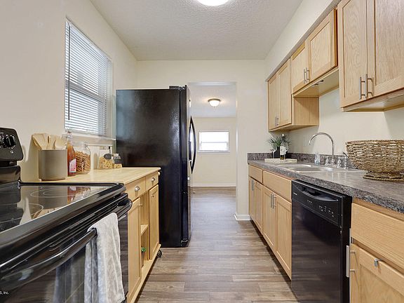 3rd image of 6958 Red Robin Dr