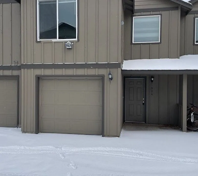 1954 SW Reindeer Ave