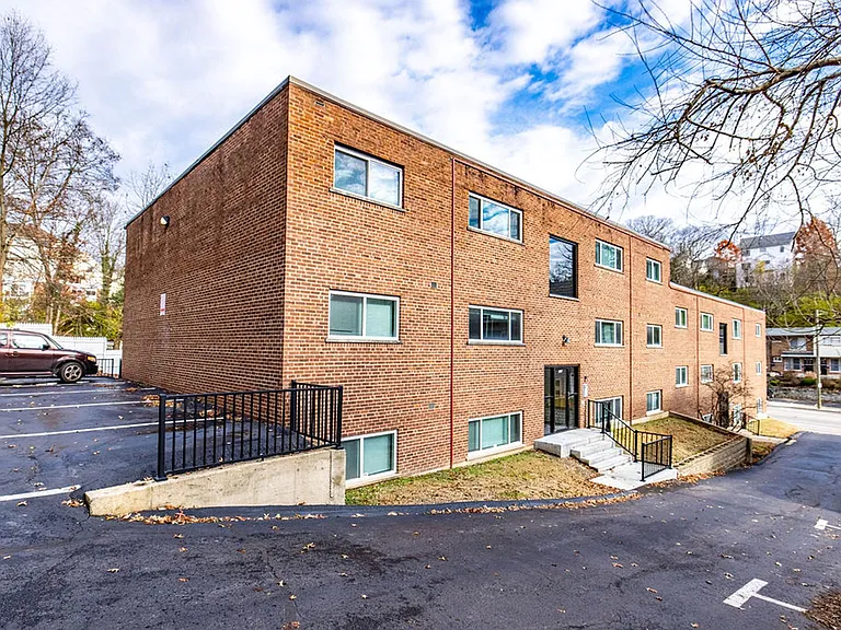 Delta Bend Apartments in Mount Lookout — Photo 1
