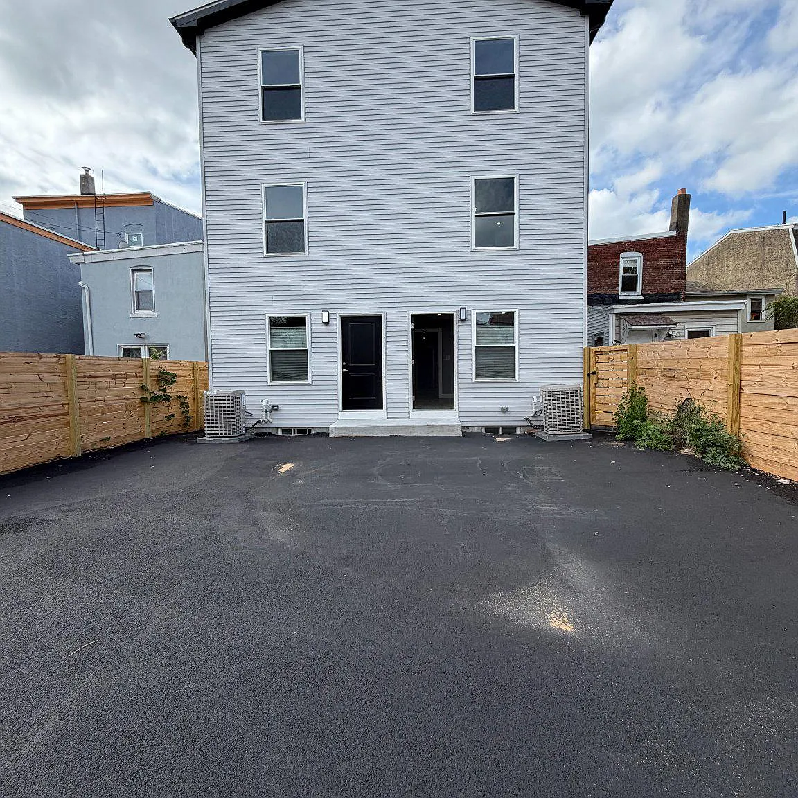 5 bed, 3.0 bath, 2500 sqft, $4,500 — Photo 3