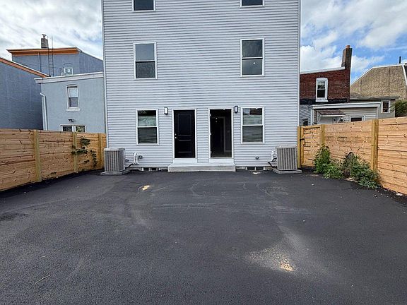 3rd image of 816 S Clinton Ave